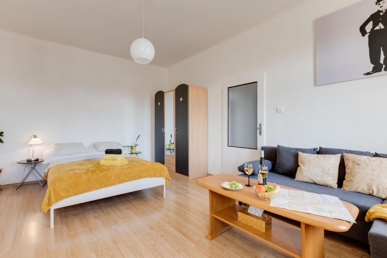 Sunshine Apartment Near The City Center Praha Bagian luar foto