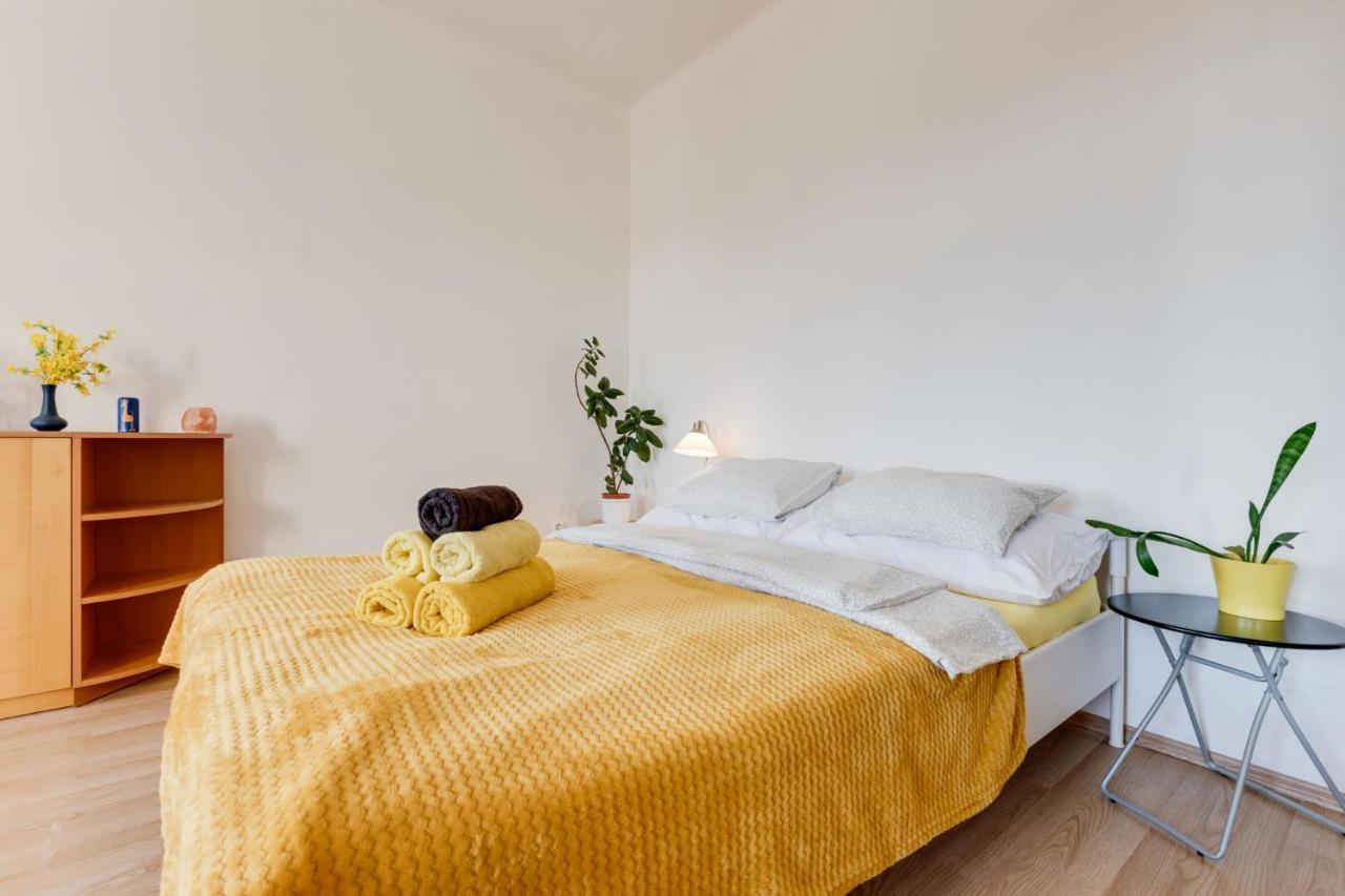 Sunshine Apartment Near The City Center Praha Bagian luar foto