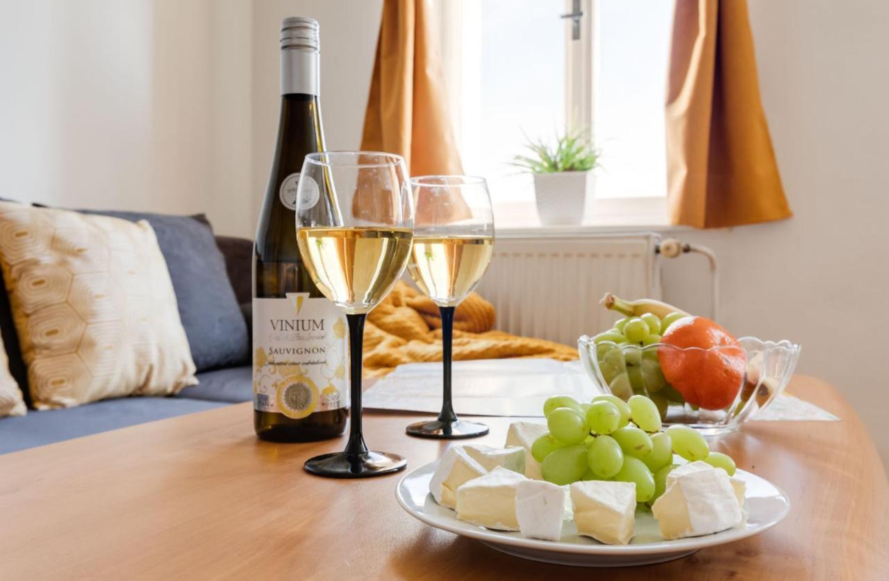 Sunshine Apartment Near The City Center Praha Bagian luar foto