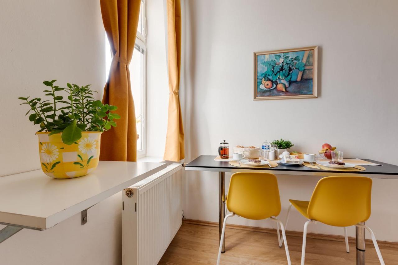 Sunshine Apartment Near The City Center Praha Bagian luar foto