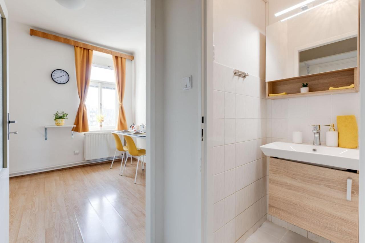 Sunshine Apartment Near The City Center Praha Bagian luar foto