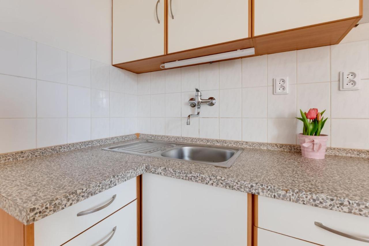 Sunshine Apartment Near The City Center Praha Bagian luar foto