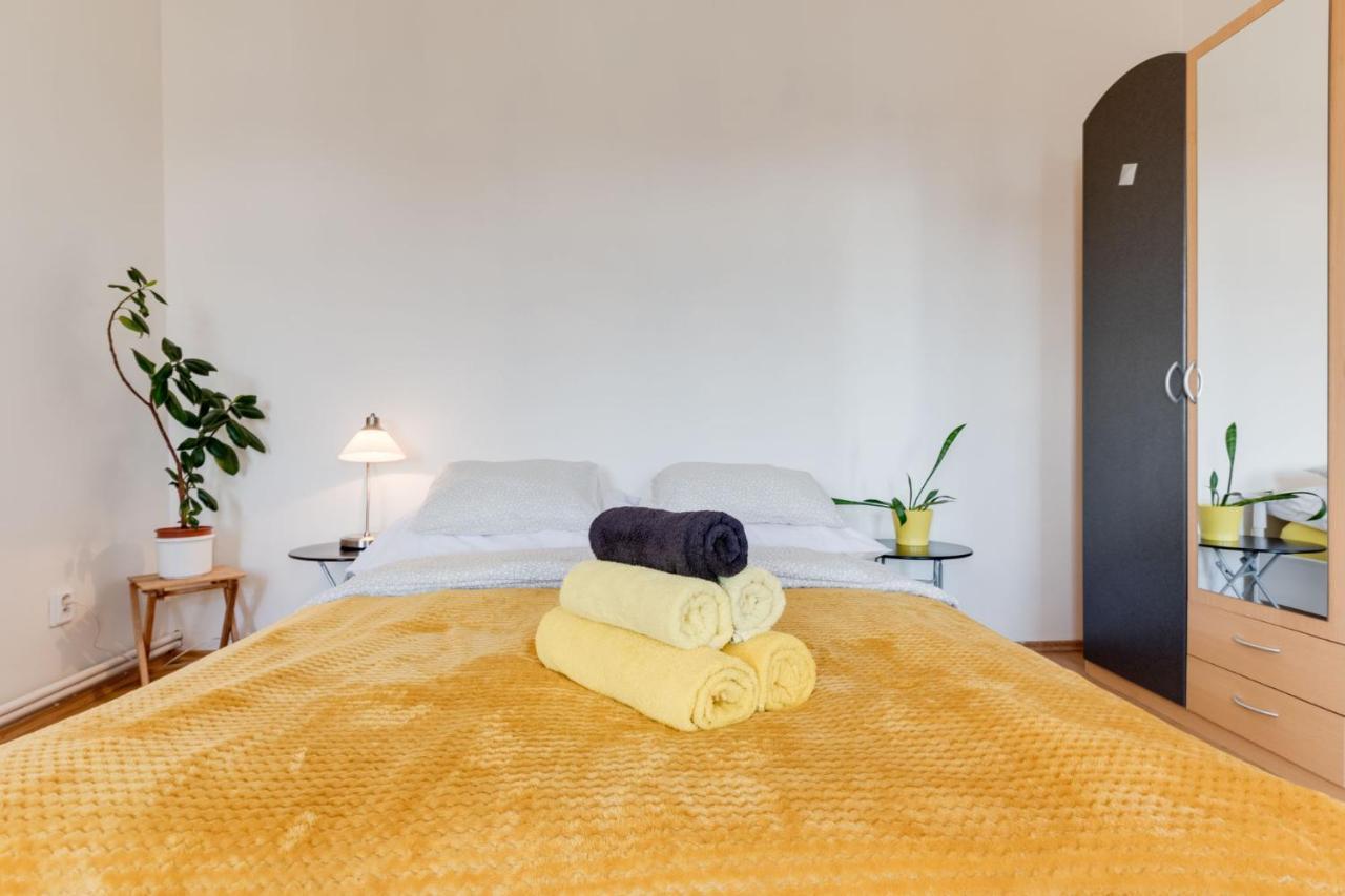 Sunshine Apartment Near The City Center Praha Bagian luar foto