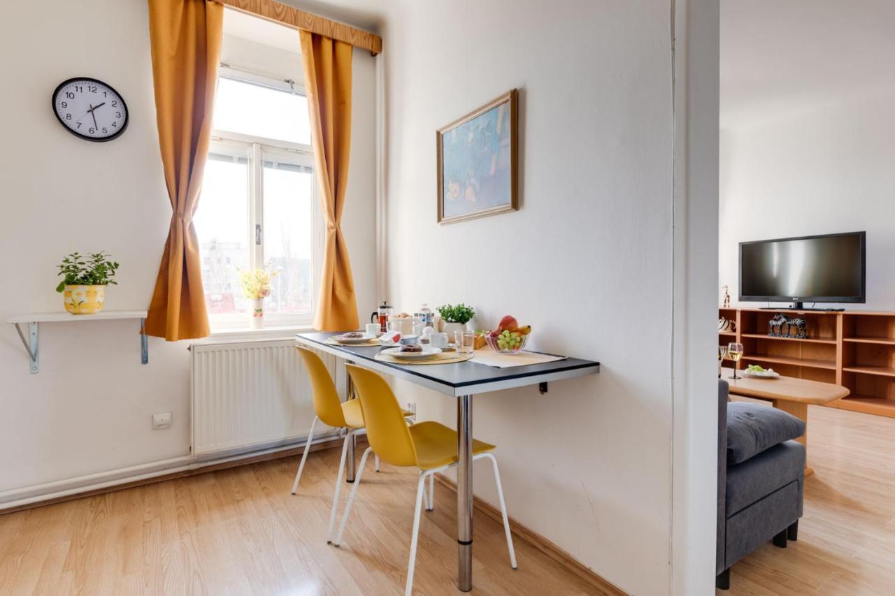 Sunshine Apartment Near The City Center Praha Bagian luar foto