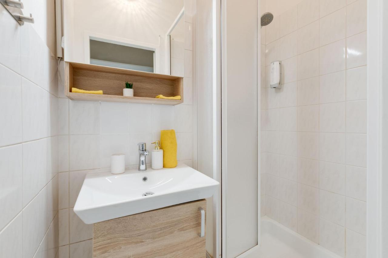 Sunshine Apartment Near The City Center Praha Bagian luar foto